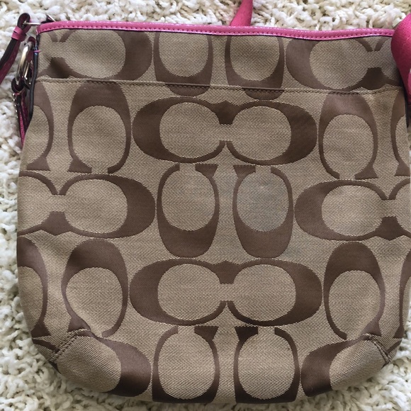 Coach crossbody bag with pink trim - Picture 14 of 14